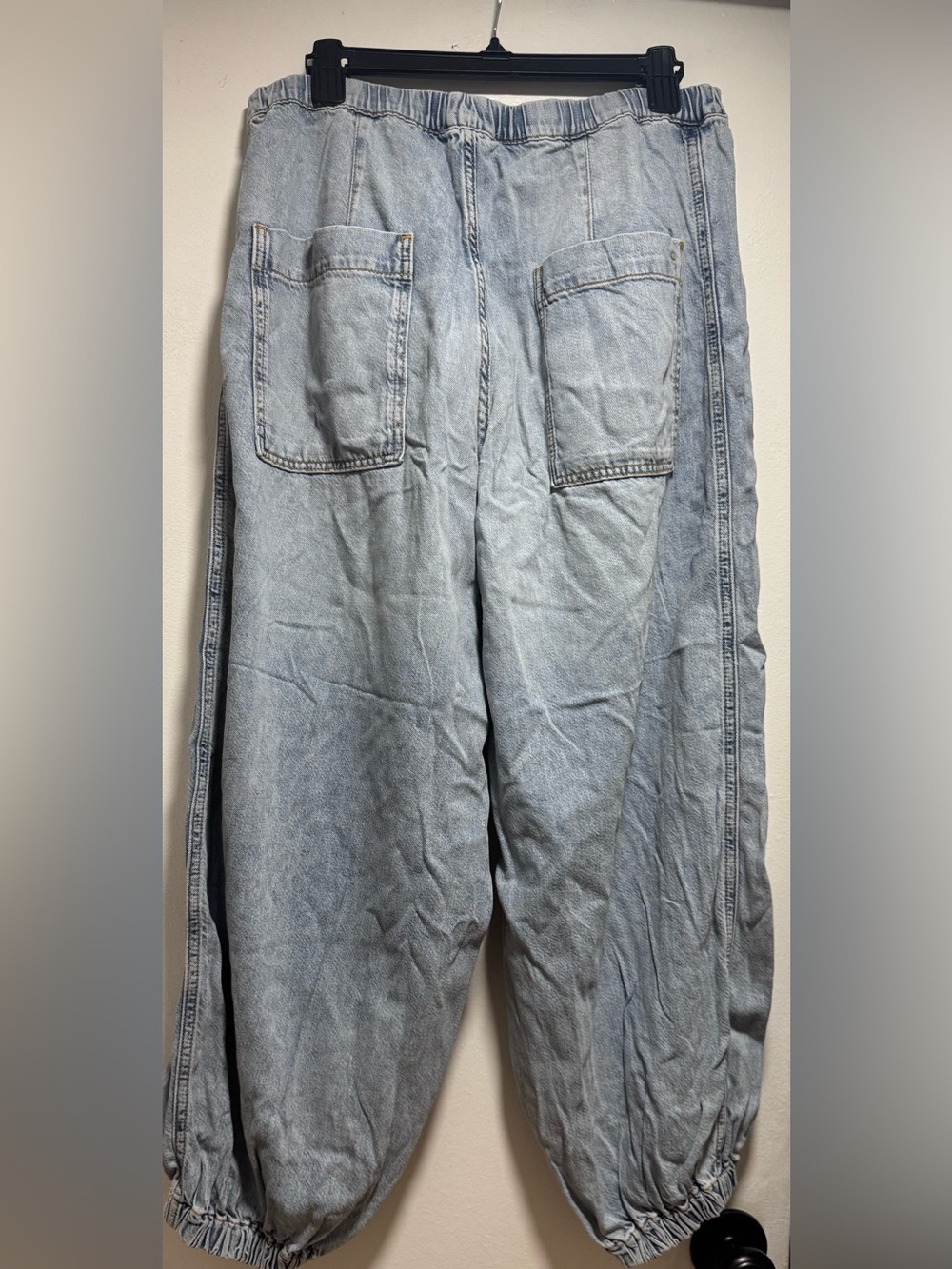 Pilcro Beachy High-Rise
Parachute Jeans. Price firm - Picture 10 of 12